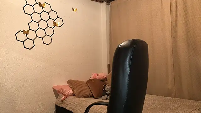 amelia hall online show from 10-07-25, 12:02