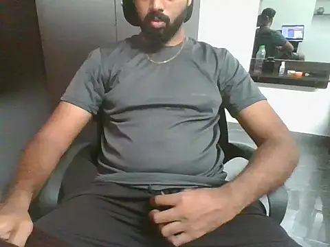 lovelyakash69 online show from 11-01-25, 04:47