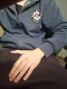 Snapshot of tipetto06 chatting on 11-03-25, 12:28 tipetto06 online show from 11-03-25, 12:28