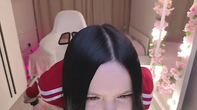 Betty  Davvis online show from 11-23-25, 02:50