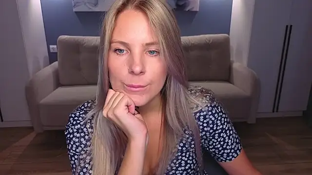 MelanieBennett online show from 10-14-25, 01:12