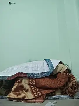 Desi Bhabi 01 online show from 12-15-25, 04:22