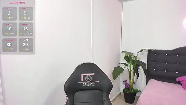 Snapshot of saaya_tay chatting on 10-09-25, 03:26 saaya tay online show from 10-09-25, 03:26