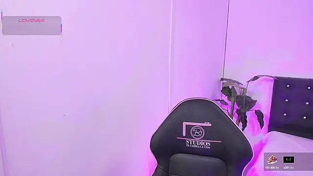 Snapshot of saaya_tay chatting on 10-11-25, 03:17 saaya tay online show from 10-11-25, 03:17