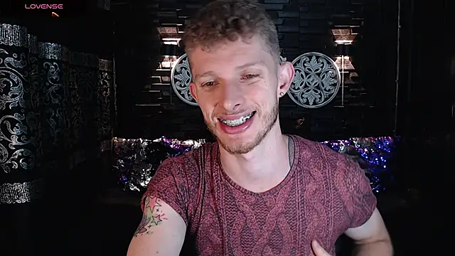 Snapshot of andrewxbi chatting on 10-10-25, 11:20 andrewxbi online show from 10-10-25, 11:20