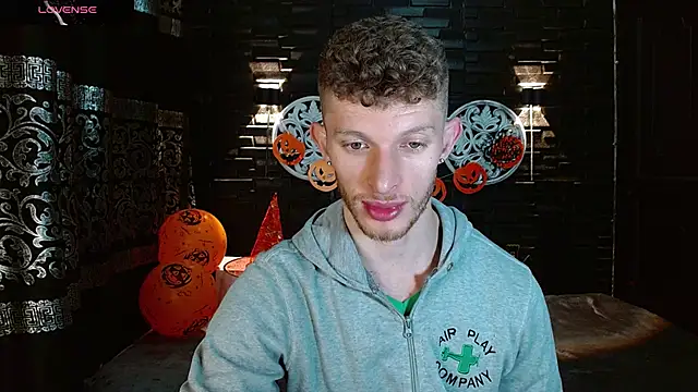 Snapshot of andrewxbi chatting on 10-24-25, 11:17 andrewxbi online show from 10-24-25, 11:17