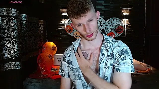 Snapshot of andrewxbi chatting on 10-25-25, 11:32 andrewxbi online show from 10-25-25, 11:32