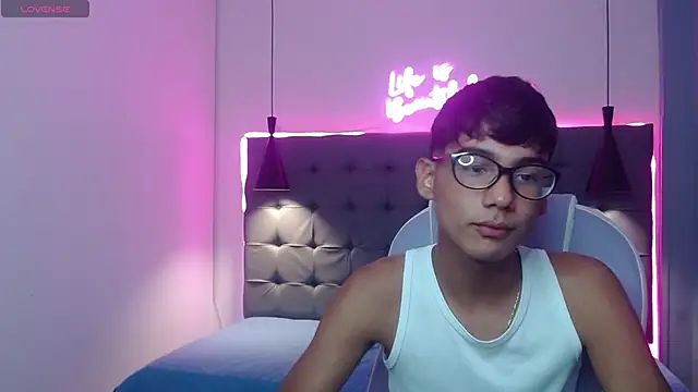 OliverTwinky online show from 03-23-25, 04:16