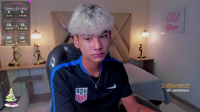 OliverTwinky online show from 11-15-25, 01:18