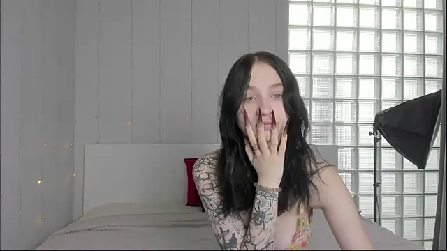 Chatty Alice online show from 10-24-25, 01:03