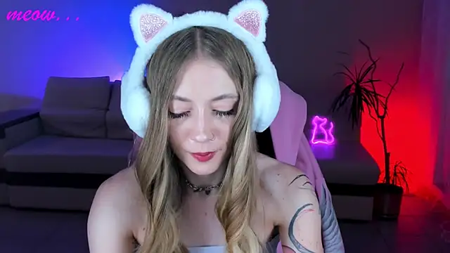 SweetMeeow online show from 11-21-25, 05:06