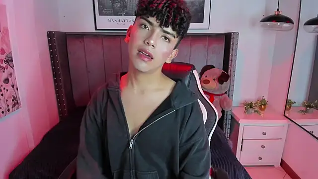 Niick Twink online show from 09-18-25, 05:04