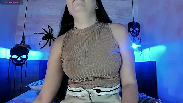 Snapshot of AlissaJoness chatting on 10-10-25, 11:31 AlissaJoness online show from 10-10-25, 11:31