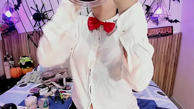 Snapshot of AlissaJoness chatting on 10-25-25, 11:40 AlissaJoness online show from 10-25-25, 11:40