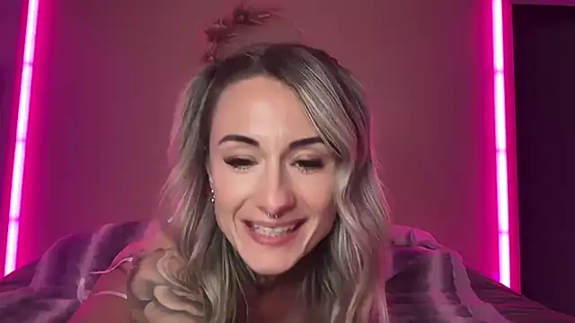 Snapshot of Anais_dupres_ chatting on 11-18-25, 10:47 Anais dupres online show from 11-18-25, 10:47