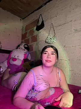 Snapshot of Hell_luna chatting on 04-06-26, 04:57 Hell luna online show from 04-06-26, 04:57