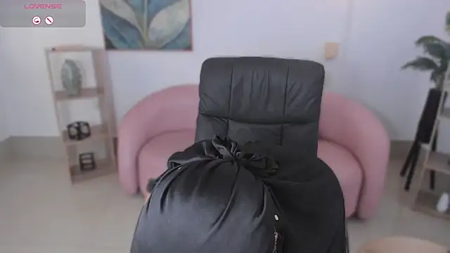 kylie soraya online show from 11-27-25, 04:20