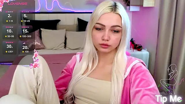 LinaLirian online show from 10-15-25, 07:08