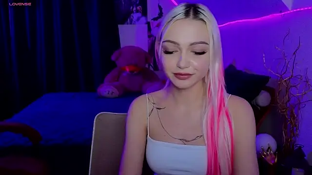 LinaLirian online show from 11-17-25, 10:15