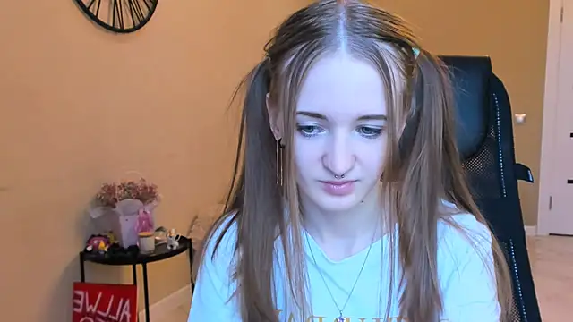 KateKayer online show from 10-18-25, 09:43