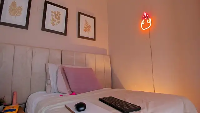  lucia 18 online show from 10-13-25, 05:46