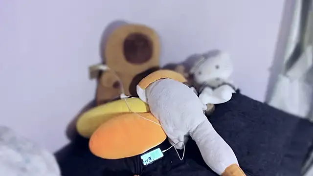 Snapshot of yuki3366 chatting on 10-14-25, 01:45 yuki3366 online show from 10-14-25, 01:45