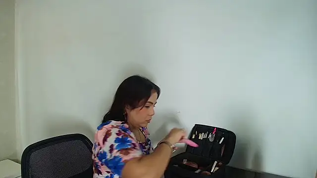  Victoria Collins online show from 11-03-25, 10:49