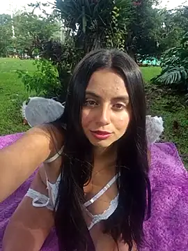 Snapshot of Lunaluxe1001 chatting on 10-24-25, 01:18 Lunaluxe1001 online show from 10-24-25, 01:18