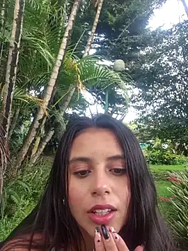 Snapshot of Lunaluxe1001 chatting on 11-11-25, 01:11 Lunaluxe1001 online show from 11-11-25, 01:11