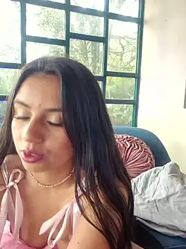 Snapshot of Lunaluxe1001 chatting on 01-13-26, 02:11 Lunaluxe1001 online show from 01-13-26, 02:11