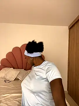 alissradiante1 online show from 10-10-25, 11:04