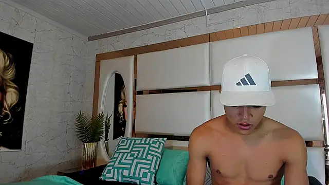 Snapshot of Charlot_Jeremy69 chatting on 03-22-25, 10:48 Charlot Jeremy69 online show from 03-22-25, 10:48