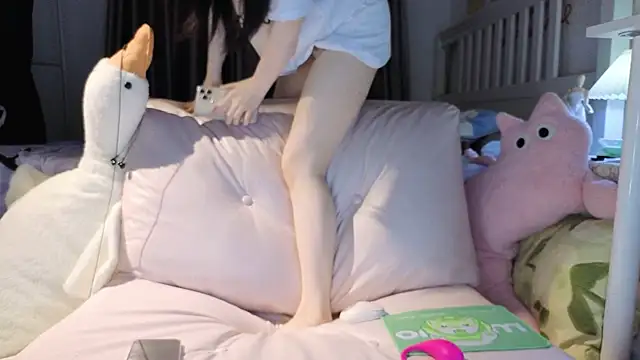 love-uiui online show from 10-15-25, 04:29