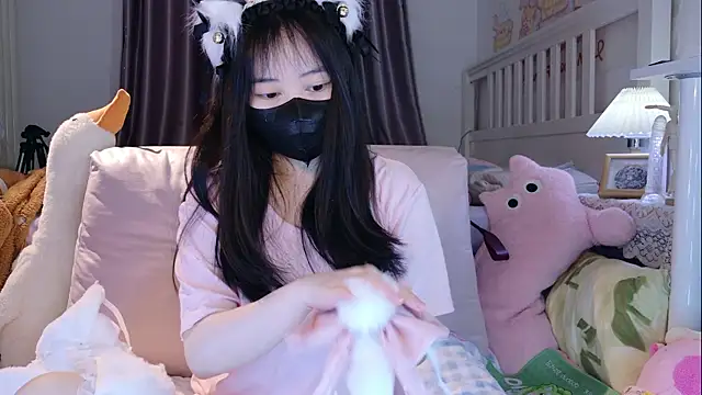 love-uiui online show from 10-27-25, 04:44