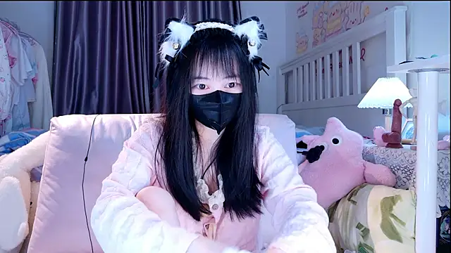 love-uiui online show from 10-31-25, 04:08