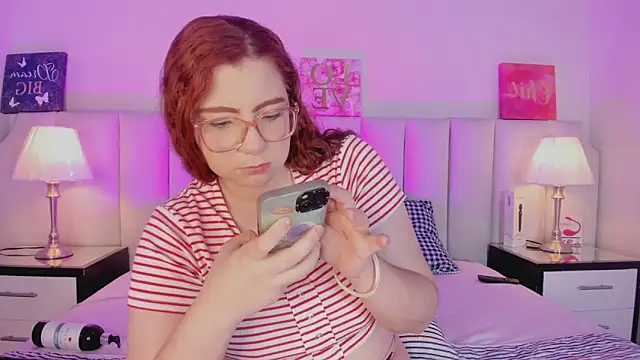 Snapshot of lizy_portman chatting on 10-18-25, 10:21 lizy portman online show from 10-18-25, 10:21