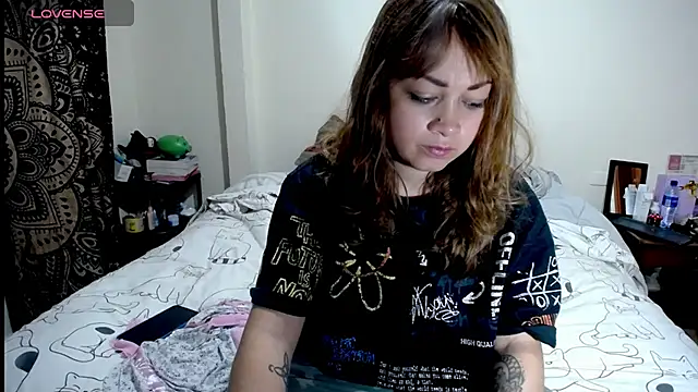 Snapshot of Violet_Bosh chatting on 11-25-25, 02:17 Violet Bosh online show from 11-25-25, 02:17