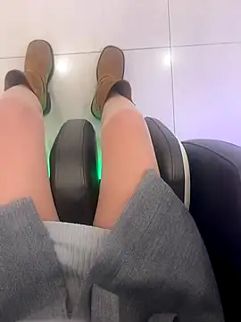 xiaoyuan01 online show from 10-16-25, 02:45