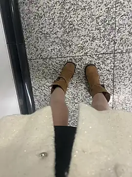 xiaoyuan01 online show from 11-08-25, 01:28