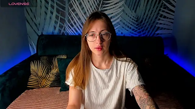 ChristyCrayme online show from 11-14-25, 10:18