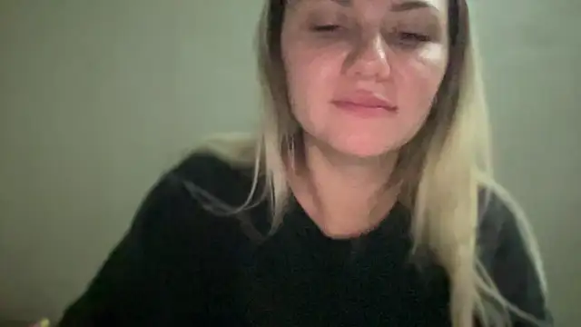 Snapshot of MonicaSweett chatting on 10-02-25, 11:12 MonicaSweett online show from 10-02-25, 11:12