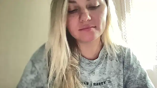 Snapshot of MonicaSweett chatting on 10-11-25, 10:36 MonicaSweett online show from 10-11-25, 10:36
