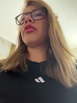 Snapshot of sara_calderon chatting on 10-09-25, 01:20 sara calderon online show from 10-09-25, 01:20