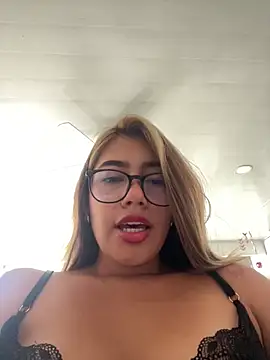 Snapshot of sara_calderon chatting on 10-11-25, 01:20 sara calderon online show from 10-11-25, 01:20