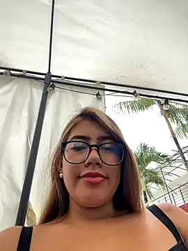 Snapshot of sara_calderon chatting on 10-16-25, 01:23 sara calderon online show from 10-16-25, 01:23