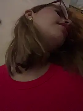 Snapshot of sara_calderon chatting on 11-16-25, 02:44 sara calderon online show from 11-16-25, 02:44