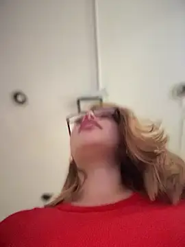 Snapshot of sara_calderon chatting on 11-21-25, 01:32 sara calderon online show from 11-21-25, 01:32