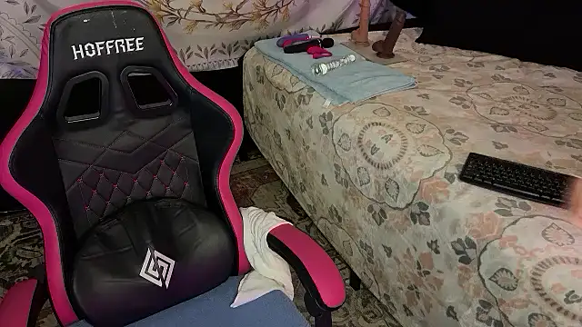 Snapshot of BossMomma0387 chatting on 10-31-25, 02:23 BossMomma0387 online show from 10-31-25, 02:23