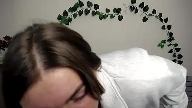 Snapshot of Magic_Katarina_ chatting on 10-07-25, 06:54 Magic Katarina online show from 10-07-25, 06:54