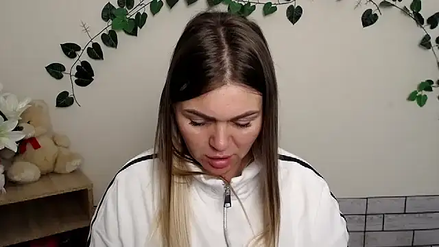 Snapshot of Magic_Katarina_ chatting on 10-13-25, 07:19 Magic Katarina online show from 10-13-25, 07:19